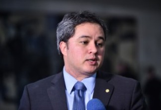 Após ser cogitado como vice para majoritária, Efraim Filho define reeleição como objetivo