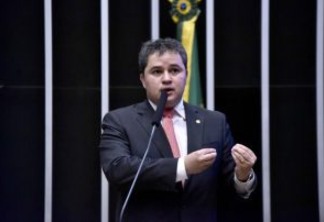 Condenação de Lula mostra que ninguém está acima da lei, afirma Efraim Filho