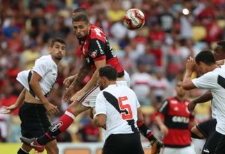 Flamengo liga radar por zagueiro jovem enquanto dá tempo a Léo Duarte