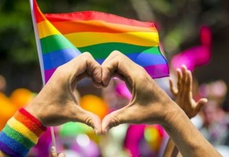 Orgulho LGBT promove hashtag contra homofobia no 1º dia da Copa da Rússia