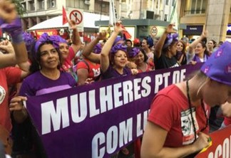 Batalhão de choque mantém 13 mulheres presas e incomunicáveis em Porto Alegre - VEJA VÍDEO
