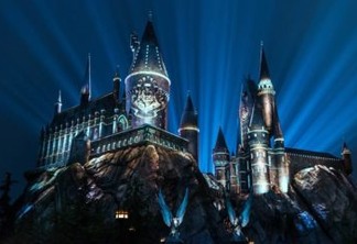 For the first time ever at Universal Orlando Resort, guests will be able to celebrate their Hogwarts house pride during an all-new, breathtaking experience – The Nighttime Lights at Hogwarts Castle – debuting on Wed., Jan. 31 and running select nights throughout 2018. As night falls in The Wizarding World of Harry Potter – Hogsmeade at Universal’s Islands of Adventure, state-of-the-art projection mapping, coupled with special effects and lighting, will wrap Hogwarts castle in a dazzling display celebrating the four houses of Hogwarts – Gryffindor, Ravenclaw, Hufflepuff and Slytherin.