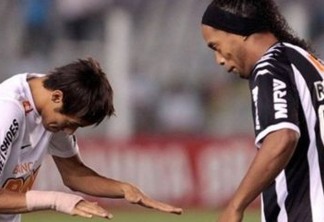 Neymar reverencia Ronaldinho, e Pelé deixa mensagem