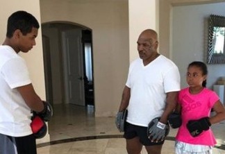 VEJA VÍDEO: Ex-boxeador Mike Tyson ensina boxe aos filhos