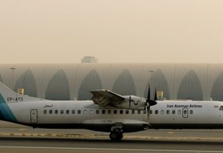 Avião com 65 a bordo cai no Irã