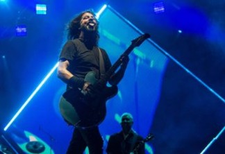VEJA VÍDEO: Fãs cantam 'Evidências' em saída de show do Foo Fighters