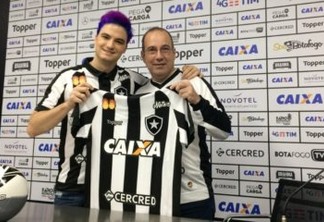 Patrocinador, Felipe Neto pede demissão de técnico do Botafogo