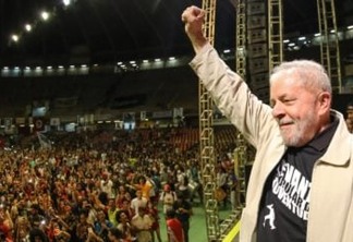 'Estou candidato', diz Lula ao lançar pré-candidatura em BH