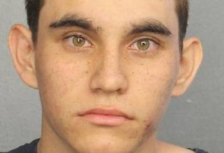 Autor de massacre em escola na Flórida 'treinou' do lado de fora de casa