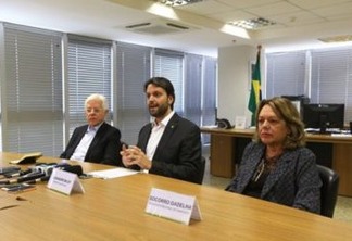 Coletiva: ao lado de paraibana Socorro Gadelha, ministro anuncia 650 mil casas