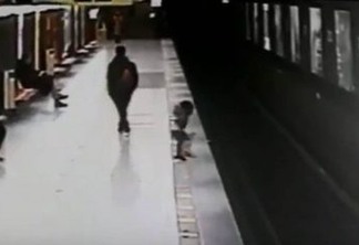 Menino de 2 anos pula nos trilhos do metrô e é salvo por jovem -VEJA VÍDEO