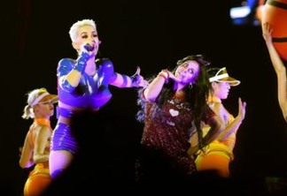 VEJA VÍDEO: Gretchen ensina rebolado a Katy Perry em apresentação em São Paulo