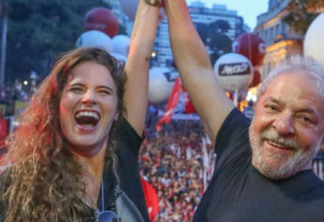 Cantora Ana Cañas faz texto em defesa de Lula: 'Tentaram te matar'