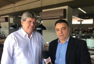VEJA VÍDEO - João Azevedo comenta possibilidade de aliança com Cartaxo: 'as portas estão abertas'