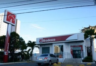 Bandidos invadem agência bancaria da Epitácio Pessoa na madrugada desta sexta-feira