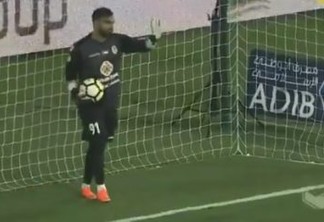 VEJA VÍDEO: Fair-play vira gol bizarro nos Emirados após falha incrível de goleiro