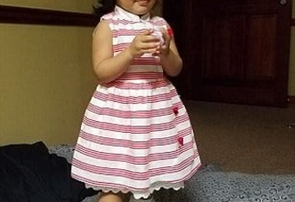 Menina de 2 anos morre após espelho de sapataria cair em cima dela