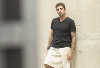 Polêmica: atores lançam primeira grife de saias masculinas do Rio