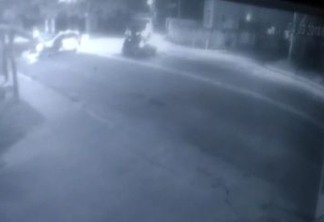 VÍDEO: Câmeras flagram colisão entre motociclista e táxi em João Pessoa