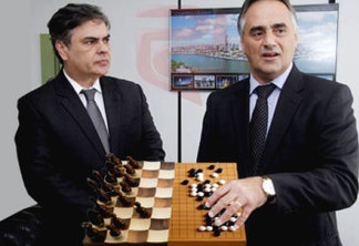 Prudente, Luciano joga “GO” enquanto os outros jogam xadrez - por Rômulo Oliveira