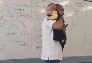 VEJA VÍDEO: Professor nina bebê durante aula e atitude surpreende a web