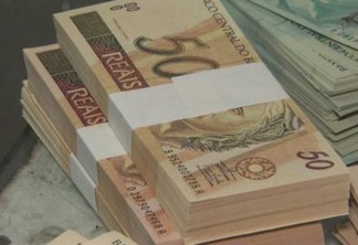Polícia descobre 'fábrica' de dinheiro em casa e prende 2