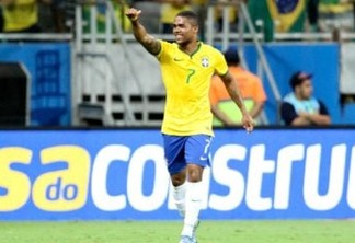 Douglas Costa fala sobre a dificuldade de ser o substituto de Neymar: 'Não será fácil'