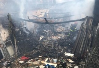 Incêndio destrói loja de móveis no Centro de João Pessoa