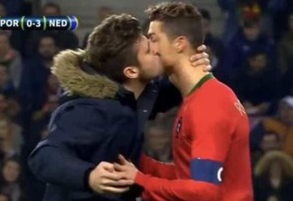 VEJA VÍDEO: torcedor invade campo e tenta beijar Cristiano Ronaldo