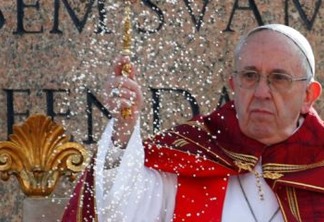 HIGIENE: Após polêmica, Vaticano explica porque Papa recusou que beijassem sua mão
