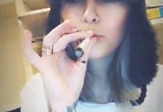 Filha de Michael Jackson faz vídeos fumando maconha e é criticada por fã