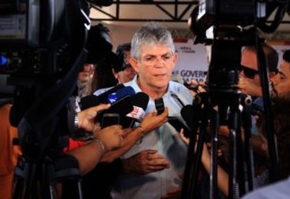Ricardo Coutinho entrega reforma de escola, pavimentação e sinalização do Porto de Cabedelo