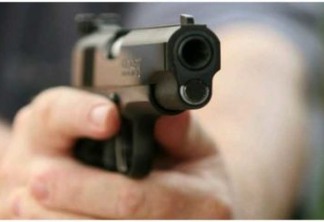 TRAGÉDIA NO SERTÃO: Criminosos invadem casa para roubar armas e após moradores entregarem tudo, jovem de 15 anos é morto a tiros