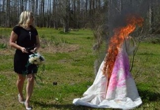 Após traição e divórcio, mulher faz ensaio queimando vestido de noiva