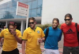 Cerveja, pelada, máscaras... de tudo um pouco por Neymar na frente de hospital