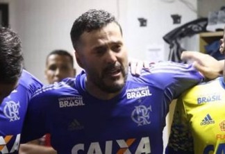 Julio Cesar chora na preleção em reestreia no Flamengo: ‘Pedi para estar aqui’; vídeo
