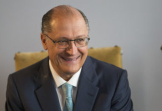 SP - CAMPANHA/AGASALHO/SP - GERAL - O governador Geraldo Alckmin participa da cerimônia de lançamento da Campanha do Agasalho 2015, no Palácio dos Bandeirantes, na capital paulista, na manhã desta sexta-feira (22).  22/05/2015 - Foto: MISTER SHADOW/PAGOS