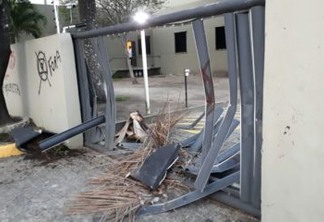 URGENTE: Militantes destroem portão e quebram janelas da TV Cabo Branco; VEJA FOTOS