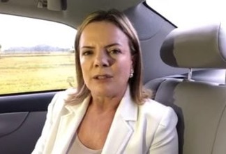 VEJA VÍDEO: 'Carros estão posicionados para soltar Lula', afirma Gleisi Hoffmann