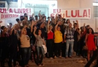 VEJA VÍDEOS: estudantes e professores fazem manifestações #lulalivre na UFPB e UEPB