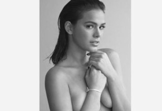 Bruna Marquezine chama atenção dos fãs após publicar foto de topless