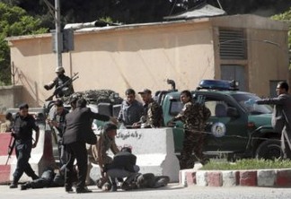 Jornalistas que noticiavam atentado são vítimas de homem-bomba no Afeganistão