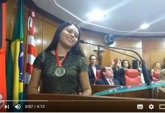 Eduarda Brasil canta  em homenagem na Câmara de João Pessoa -VEJA VÍDEOS