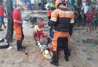Homem é socorrido após ataque de tubarão em praia de Recife