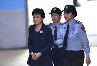 NÃO É SÓ O LULA: Ex-presidente da Coreia do Sul é condenada a 24 anos de prisão por corrupção