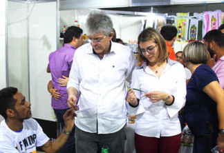 Em Guarabira, Governador abre Feira do Empreendedor e assina contratos