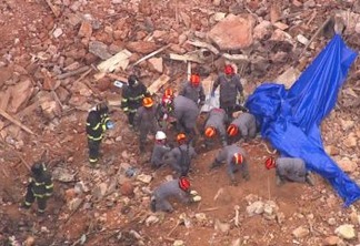 Bombeiros localizam 2º corpo nos escombros do prédio que desabou no Centro de SP