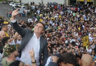 Com equipe enxuta, pré-campanha de Bolsonaro é ditada pelo improviso