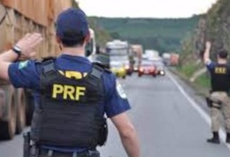 Associação de policiais federais divulga nota em apoio a caminhoneiros