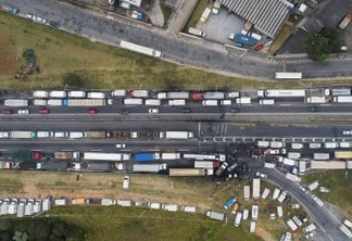 Grupo de caminhoneiros tenta se reunir em Brasília para reavaliar força